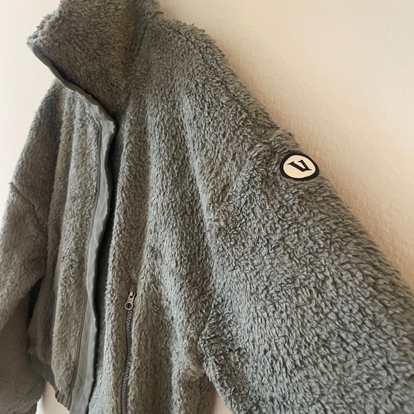 Vuori women's Cozy Sherpa Jacket Green Size Medium NWOT - Picture 4 of 14